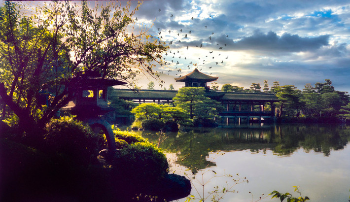 Cảnh sắc hấp dẫn của đền Heian-jingu.