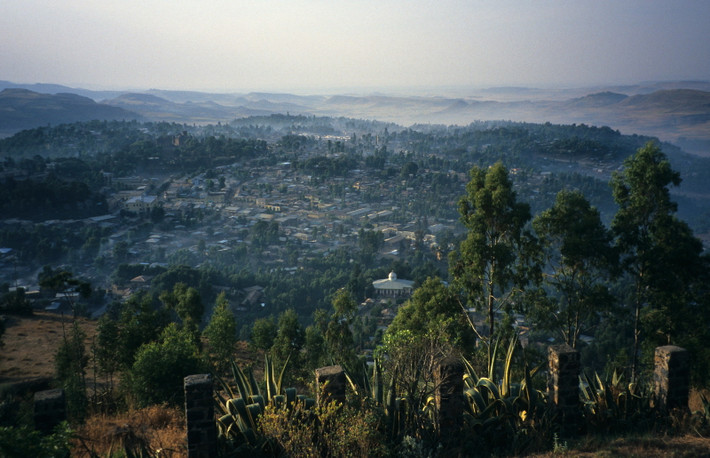 Toàn cảnh thành phố Gondar, kinh đô cũ của Ethiopia. Thành phố này còn được biết đến với tên gọi "Con lạc đà của châu Phi".