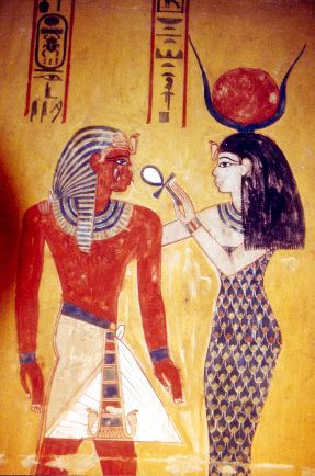 Ngoài ra, Pharaoh và hoàng hậu cũng được phép mang biểu tượng này vì người ta tin rằng nó sẽ đem lại sức mạnh cho người sở hữu, có thể ban tặng hoặc tước đoạt sinh mệnh của những người khác.