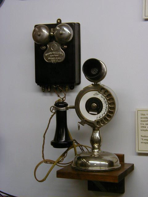 Không nản chí, Bell tự thành lập một công ty điện thoại vào năm 1877. Chưa đầy một thập niên sau, khoảng 150.000 người đã sử dụng điện thoại trên khắp nước Mỹ.