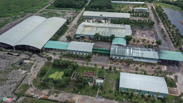 Nhà máy xử lý rác thải TP Cà Mau có công suất xử lý 200 tấn/ngày đêm. Đây là nhà máy xử lý rác thải duy nhất ở tỉnh Cà Mau với vốn đầu tư trên 329 tỷ đồng.
