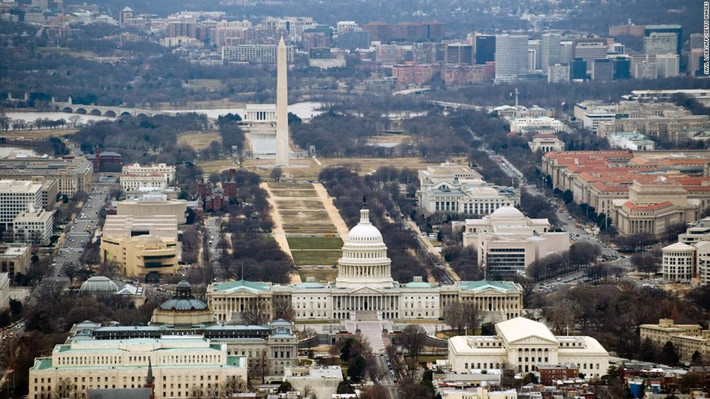 Không giống như những thành phố khác, Washington DC đang lún xuống vì một lý do khá đặc biệt. Những tảng băng ở khu vực vịnh Chesapeake tan làm cho các tầng địa chất trượt dần xuống biển, khiến thủ đô nước Mỹ sẽ lún khoảng 15 cm trong thế kỷ này. Ảnh:Getty.