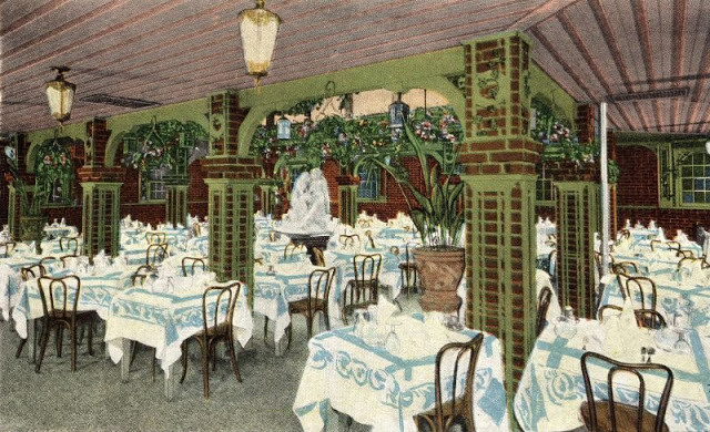 Nhà hàng Zucca's Italian Garden, số 116-118-120 phố Tây 49.