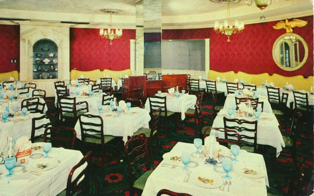 Nhà hàng White Turkey, nằm ở giao điểm đại lộ Madison, đại lộ Số 5 và đại lộ Số 2.