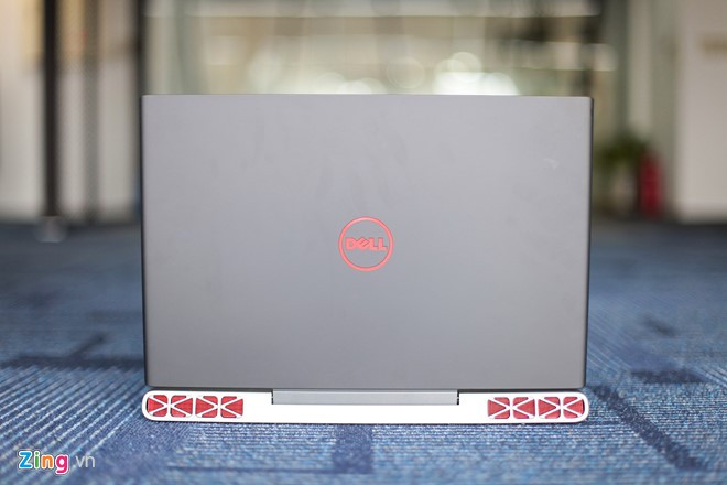 Vừa trình làng CES 2017, laptop Dell Inspiron 15 Gaming đã có mặt tại Việt Nam. Model này có mã sản phẩm 7579, là bản kế nhiệm của mẫu 7559 huyền thoại của Dell dành cho giới game thủ.