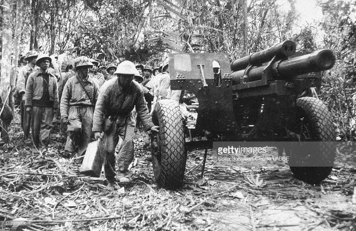 Từ tháng 3/1965, Trung Quốc tiến hành hỗ trợ Việt Nam trong cuộc kháng chiến chống Mỹ dưới nhiều cách thức như viện trợ lương thực thực phẩm, vũ khí, thuốc men, xây dựng cơ sở hạ tầng, đào tạo nhân sự... Ảnh: Getty.