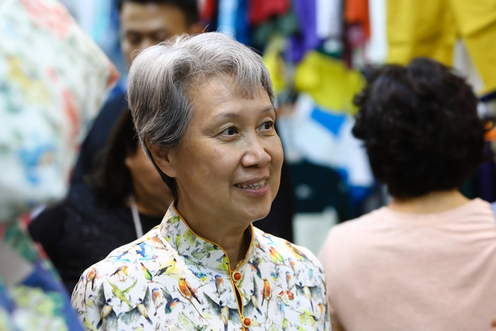 Bà Ho Ching (Hồ Tinh) không đi cùng ông Lý Hiển Long mà một mình đến trung tâm thương mại ở quận 1.