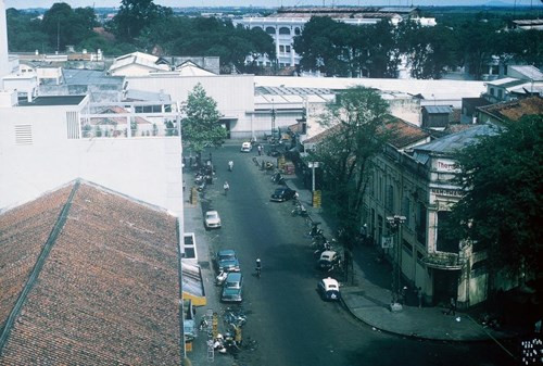 Một góc nhìn khác về ngã ba Nguyễn Văn Thinh - Phan Văn Đạt, 1965. Ảnh: Gary Mathews