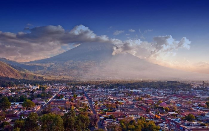 Guatemala. Đất nước đầy màu sắc với di sản văn hóa phong phú sẽ cho bạn những trải nghiệm tuyệt vời. Thuê một căn hộ khoảng 200 USD/tháng và ngân sách cho đồ ăn sẽ khoảng 24-40 USD/tuần.