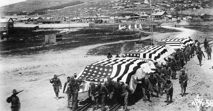 Trước tình hình này, Đảng Bolshevik đã thực hiện những biện pháp quyết liệt trong việc tổ chức bộ máy quân sự. Đến năm 1919, các đội quân nước ngoài bị đẩy lùi ở khắp các mặt trận và phải rút quân dần, kéo theo sự thất thế của lực lượng Bạch Vệ. Cuộc chiến kết thúc năm 1922 với thắng lợi của Hồng Quân. Ảnh: The Spiritual Pilgrim.
