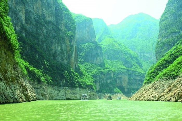 Trung Quốc là một đất nước có nhiều tương phản, với những ngôi làng đẹp như tranh vẽ và những thành phố lớn quá tải. Để đi du lịch khắp Trung Quốc, không cần đến một ngân sách tốn kém.