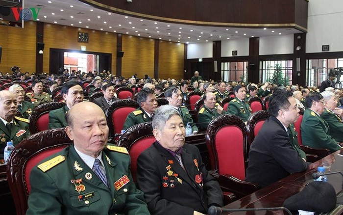 Sáng 20/12, tại Hà Nội, Tổng Bí thư, Chủ tịch nước Lào Bounnhang Vorachith gặp gỡ, nói chuyện thân mật cùng cựu quân tình nguyện, chuyên gia Việt Nam tại Lào và thế hệ trẻ Việt Nam, lưu học sinh Lào đang học tập tại Việt Nam.