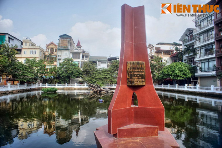 Nằm ở phường Ngọc Hà, quận Ba Đình, hồ Hữu Tiệp hay còn gọi là hồ Ngọc Hà là chứng tích lịch sử quan trọng về cuộc Kháng chiến chống Mỹ ở Hà Nội.