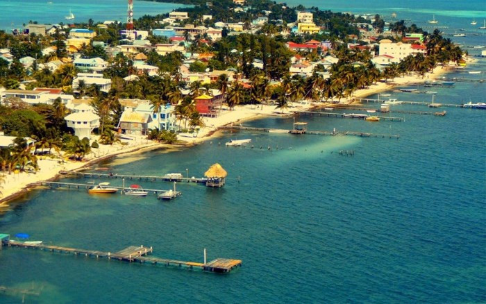 Honduras là một trong những điểm du lịch phát triển nhanh nhất thế giới vào thời điểm này. Bạn có thể bay đến đây với một ba lô và mua mọi thứ bạn cần để sống thoải mái với ngân sách tương đối thấp. Ẩm thực địa phương ngon tuyệt vời, chỉ 3 USD cho mỗi bữa ăn.