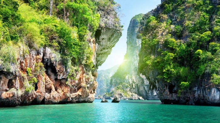 Thái Lan. Mặc dù chi phí cho du lịch ở đây đắt hơn các nước lân cận nhưng giá ở Thái Lan vẫn thấp so với nhiều nước ở bán cầu Bắc. Bạn có thể thuê một căn hộ ở đây với giá 160-320 USD/tháng, sống ở vùng nông thôn khoảng 4 USD mỗi ngày.