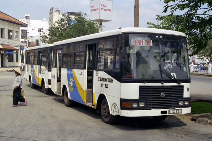 Xe Mekong Star biển số 50E-13-36, được dùng làm xe buýt nội thành, TP HCM năm 1996. Mẫu xe này được sản xuất tại nhà máy Cửu Long của của Mekong Auto ở TP HCM. Ra đời năm 1991, Mekong Auto là công ty hợp tác liên doanh giữa Việt Nam (30%), Hàn Quốc (19%) và Nhật Bản (51%), với sự hỗ trợ công nghệ và kỹ thuật từ Hàn Quốc và Nhật Bản.