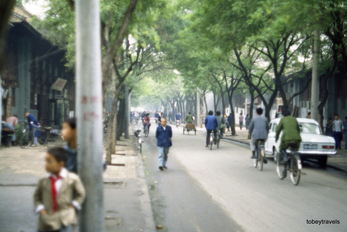 Những chiếc xe đạp là phương tiện đi lại chủ yếu.