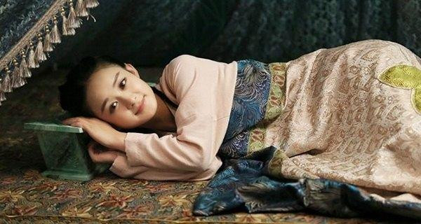 Ngoài ra, trong cơ thể con người còn có từ trường. Phần lớn mọi người đều biết trên Trái đất luôn tồn tại từ trường của hai cực Bắc và Nam.