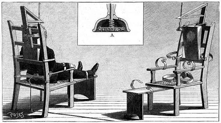 Gần giống với ghế điện tử hình thời hiện đại, chiếc ghế dùng để giết tội nhân được gắn hai điện cực, bao gồm các đĩa kim loại được giữ bằng cao su và được phủ một miếng bọt biển ẩm. Điện cực sau đó sẽ được gắn vào đầu và lưng tội phạm.