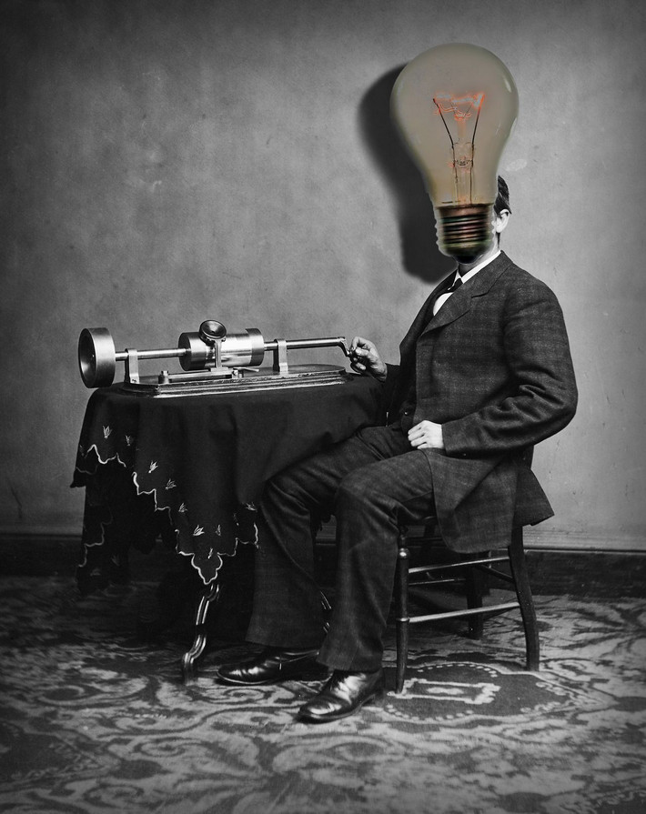 Không giống như những chiếc máy ảnh trước đây, Kinetograph của Edison sử dụng phim celluloid, do George Eastman phát minh vào năm 1889.