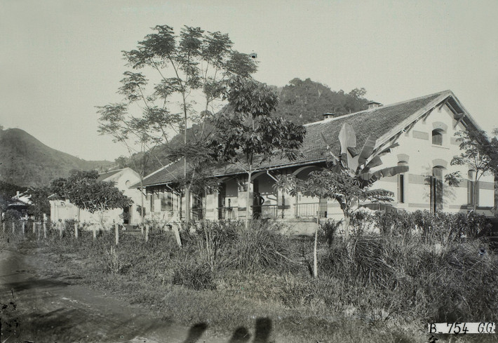 Bệnh viện và nhà hộ sinh Tuyên Quang.