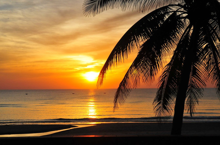 Một khoảnh khắc bình yên cùng biển cả trong buổi hoàng hôn Đà Nẵng. Ảnh: Pierrette/ Flickr.
