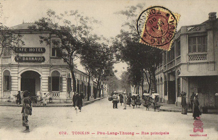 Hình ảnh thị xã Phủ Lạng Thương in trên bưu thiếp cổ của Pháp, dấu bưu điện ghi năm 1908. Phủ Lạng Thượng là tên gọi cũ của tỉnh lỵ Bắc Giang, được đặt từ cuối thời Lê Trung Hưng.
