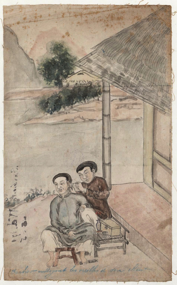 Thợ cắt tóc lấy ráy tai cho khách hàng, hình ảnh nằm trong một tập tranh ra mắt năm 1923, miêu tả cuộc sống ở miền Bắc Việt Nam.
