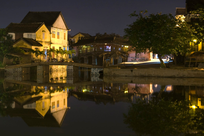 Màn đêm tĩnh lặng ở phố cổ. Ảnh: Phillip James/ 500px.com. Mời quý độc giả xem video: Đèn lồng Hội An: Tuyệt tác của phố cổ. Nguồn: VTC1.