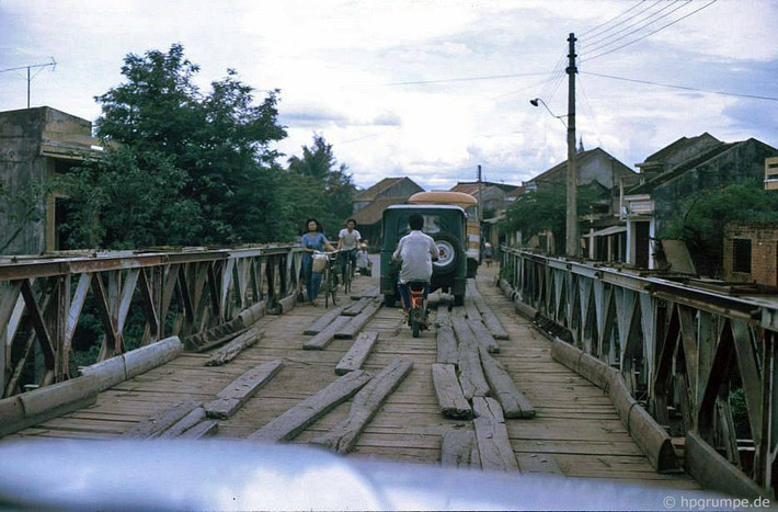 Trên đường đến tháp Chiên Đàn ở thị xã Tam Kỳ, Quảng Nam năm 1992.