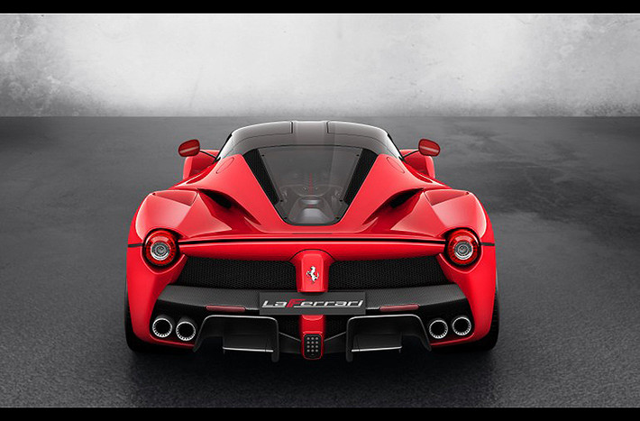 FXX K có một số nâng cấp ở động cơ V12 như hoàn thiện trục cam, cổ góp nạp, cơ cấu điều khiển van, hệ thống xả.