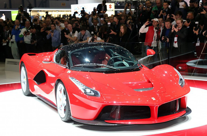 FXX K không bị ràng buộc bởi bất kỳ quy chuẩn đường đua nào và sẽ không bao giờ được sử dụng để tranh đấu.