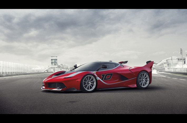 Tương tự như 599XX và FXX, FXX K là một phần trong chương trình nghiên cứu và phát triển liên quan đến ô tô trong phòng thí nghiệm, chủ yếu dành cho các kiểm tra đặc biệt hoặc một nhóm khác hàng độc quyền của Ferrari.