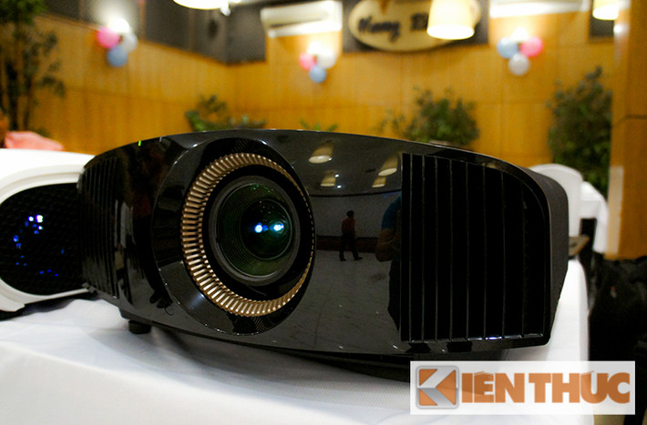 Sony hiện có rất nhiều dòng máy chiếu 4K hướng tới người dùng gia đình.