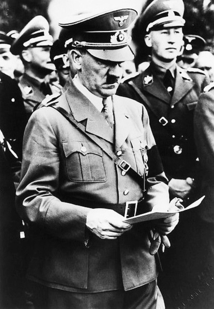 Nhưng tướng Tresckow và đồng sự đã nhận ra mình quá ngây thơ khi Hitler được bao quanh bởi các vệ sĩ SS và ngồi trong một chiếc xe trong một đội hình xe trang bị vũ khí đến tận răng. Họ không bao giờ có cơ hội lại được gần Hitler.