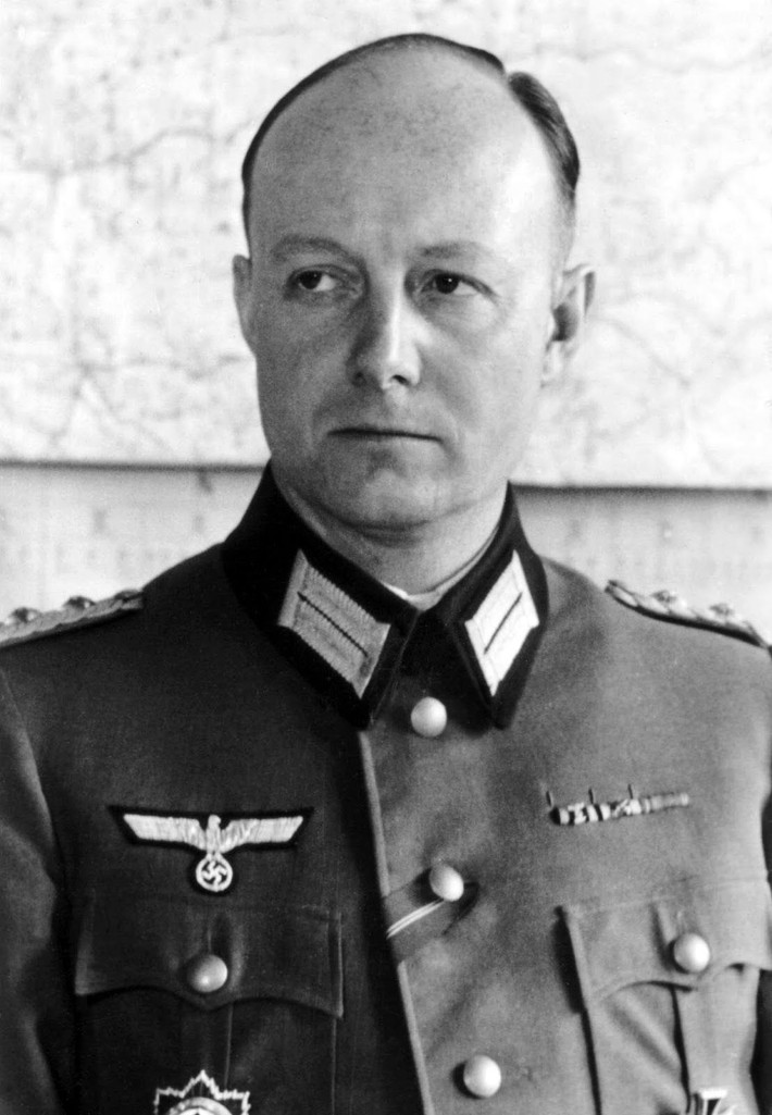 Trung tướng Henning von Tresckow (1901-1944) là một nhân vật đặc biệt trong hàng ngũ chỉ huy quân sự của Đức Quốc xã. Từ mùa hè năm 1941, ông đã lãnh đạo nhiều âm mưu ám sát Hitler.