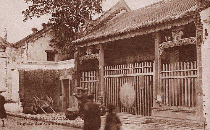Hội quán Quảng Đông trên phố Hàng Buồm xưa.