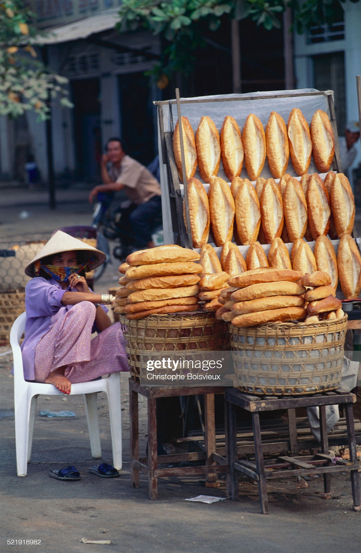 Quầy bán bánh mì vỉa hè.