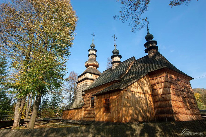 Nhà thờ gỗ Tserkvas trên dãy Karpat là Di sản văn hóa thế giới nằm ở Ukraine và Ba Lan. Đây là một nhóm 16 nhà thờ bằng gỗ được các cộng đồng của Giáo hội Chính Thống Hy Lạp và Công giáo Đông phương xây dựng từ giữa thế kỷ 16 tới thế kỷ 19. Ảnh: SummitPost.