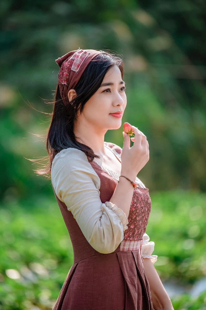 Đàm Hằng là gương mặt quen thuộc từng xuất hiện trong nhiều bộ phim như Dòng sông phẳng lặng, Đằng sau tội ác, Lời sám hối muộn màng, Gia phả của đất,…