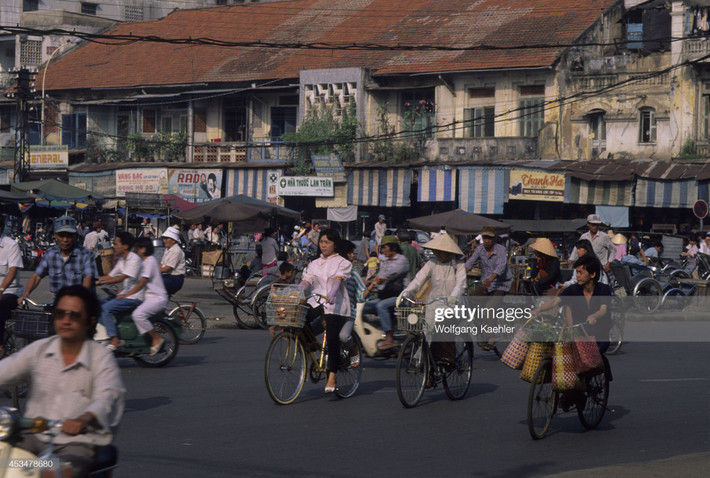 Giờ cao điểm trên đường Lê Lai, TP. HCM.