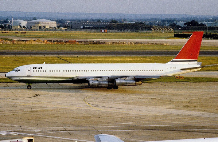 Vào 2h20 sáng ngày 3/8/1975, một chiếc máy bay Boeing 707 đã cất cảnh tại sân bay Le Bourget ở Paris để thực hiện hành trình tới Morocco. Chiếc mày bay này thuộc sở hữu của hãng hàng không Alia của Jordan và được hãng Royal Air Maroc của Morocco thuê lại.
