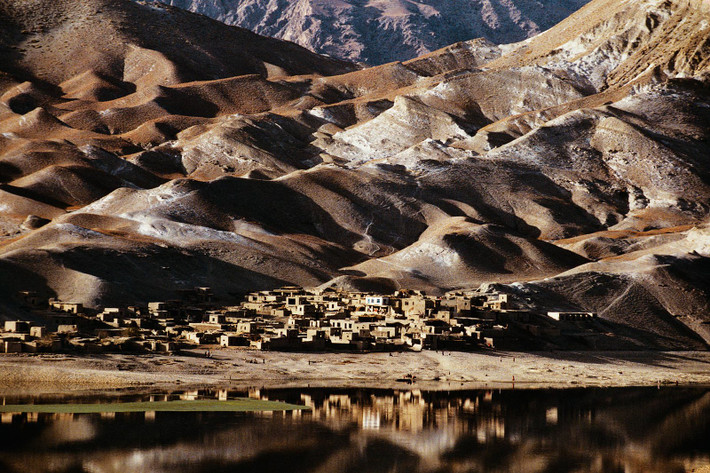 Ngồi làng giữa Sarobi và Kabul, 1992.