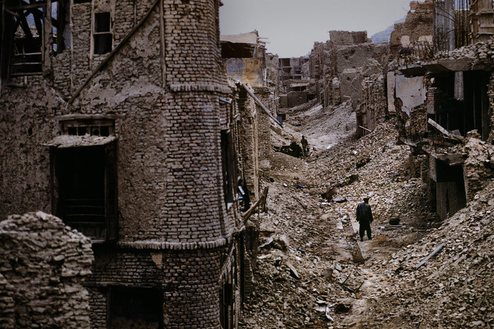 Một khu phố đổ nát do chiến tranh ở thủ đô Kabul, Afghanistan năm 1995. Ảnh: Afghanistan Pashtun Flickr.