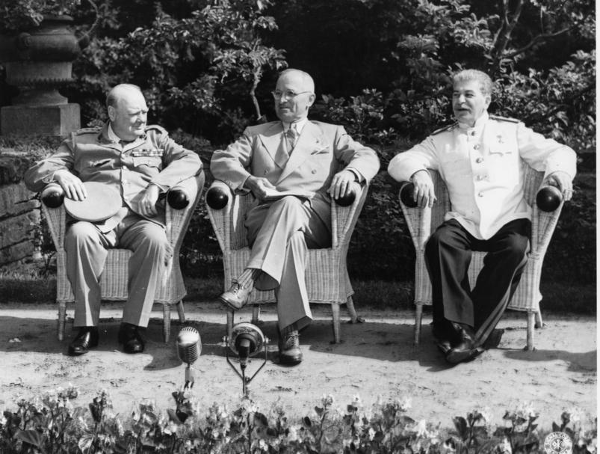 Ngày 17/7, Truman tiết lộ cho Churchill về thành công của cuộc thử nghiệm và hai người nhất trí sẽ không nói với Stalin, nhằm để Stalin đồng ý tham gia cuộc chiến ở Thái Bình Dương cùng phe Đồng minh.