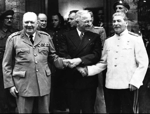 Tổng thống Mỹ Harry Truman nhận được tin này khi đang ở Potsdam, Đức, để tham dự cuộc thảo luận với Thủ tướng Anh Winston Churchill và nhà lãnh đạo Liên Xô Joseph Stalin về chính sách châu Âu hậu Thế chiến II.