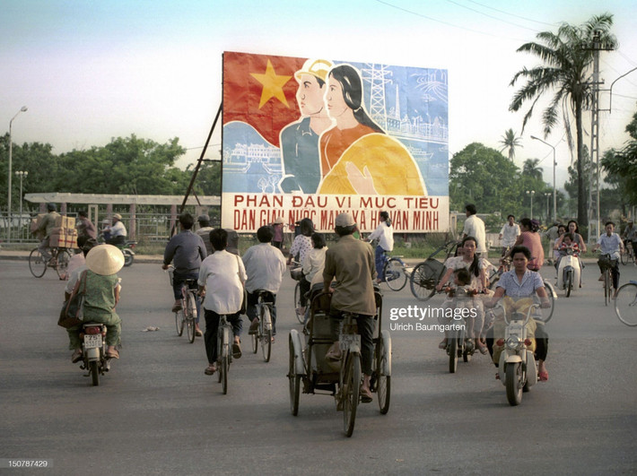 Trên đường phố Huế năm 1994.