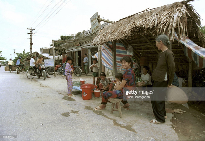 Quán nước bên đường làng Mễ Sở.