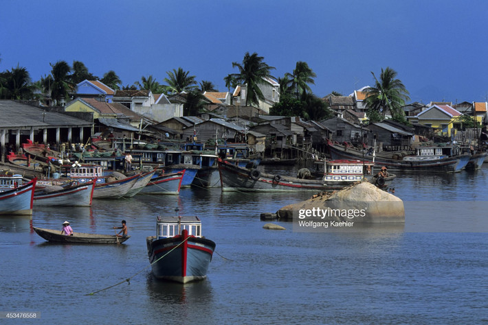 Khung cảnh yên bình của làng chài ở Nha Trang.