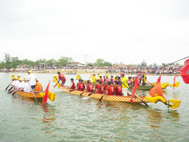 Cuộc đua hấp dẫn, gây cấn ngay phút đầu tiên.